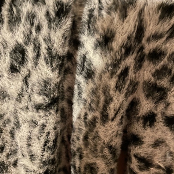 Ann Taylor snow leopard boyfriend soft Cardigan Sz xl - Picture 6 of 8